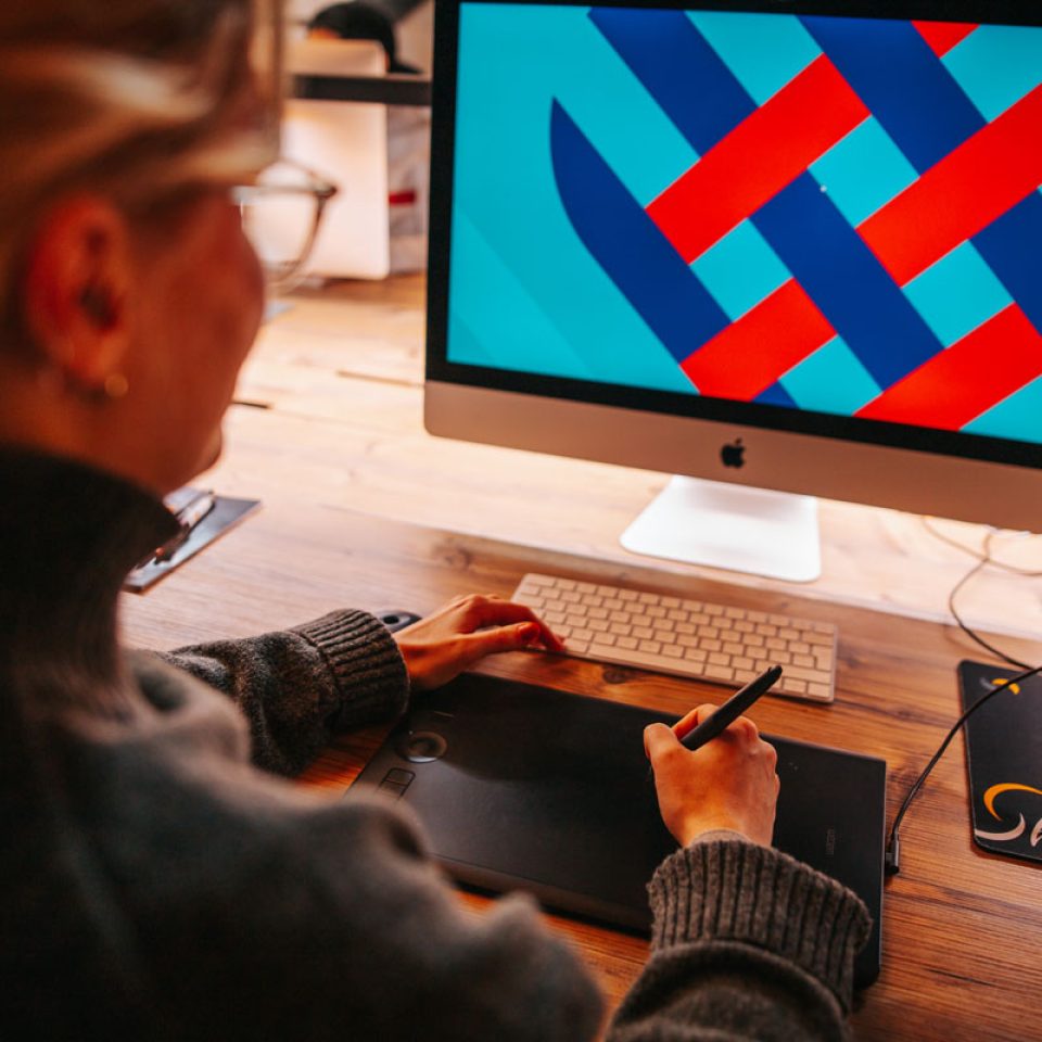 Sofia beim Erstellen einer Grafik